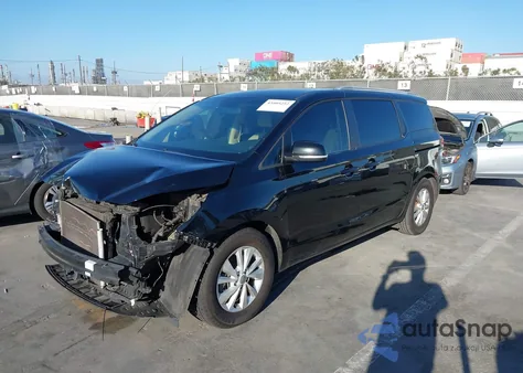 2016 Kia Sedona Lx z USA, uszkodzony, nr VIN KNDMB5C13G6215005